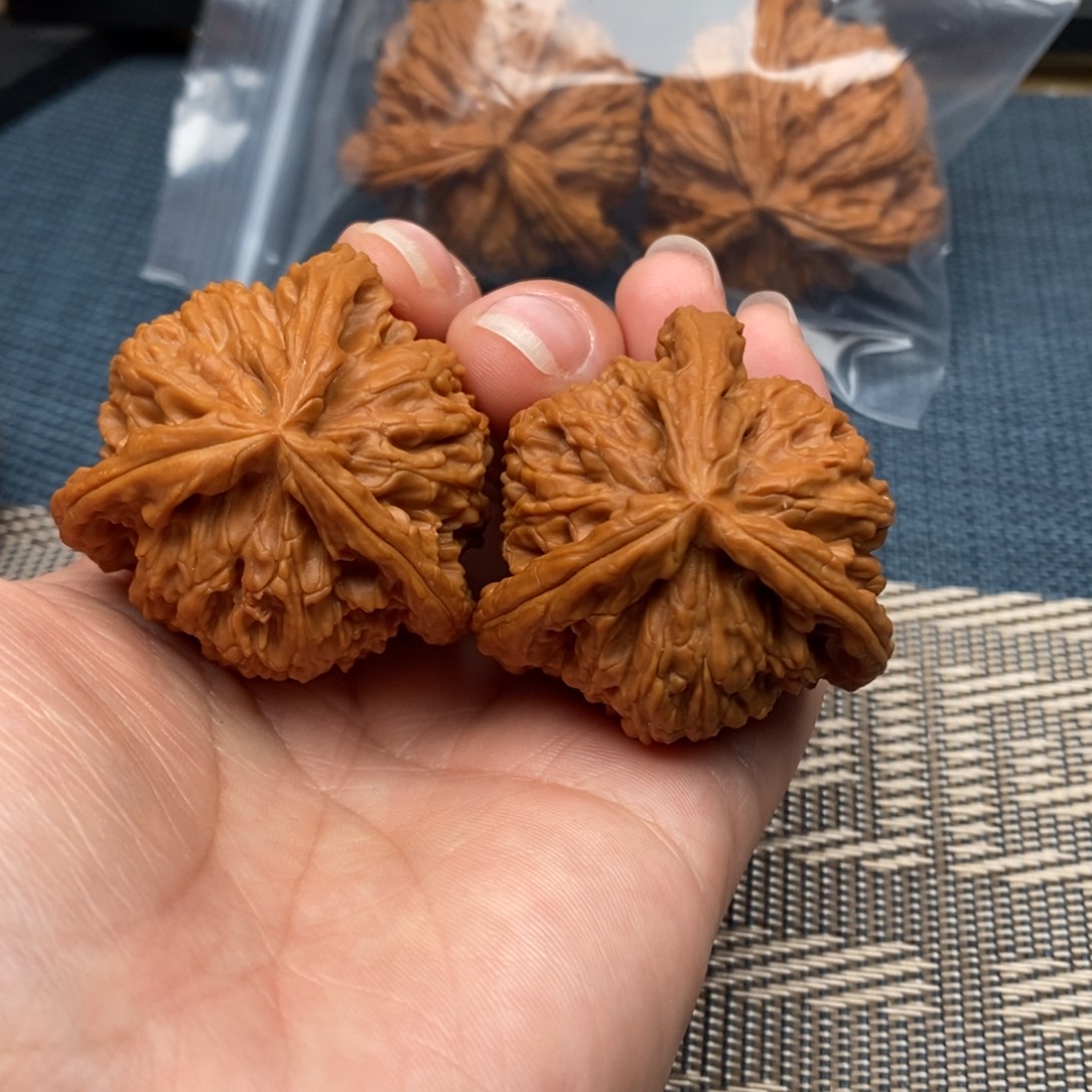 ****！文玩核桃吊坠三棱