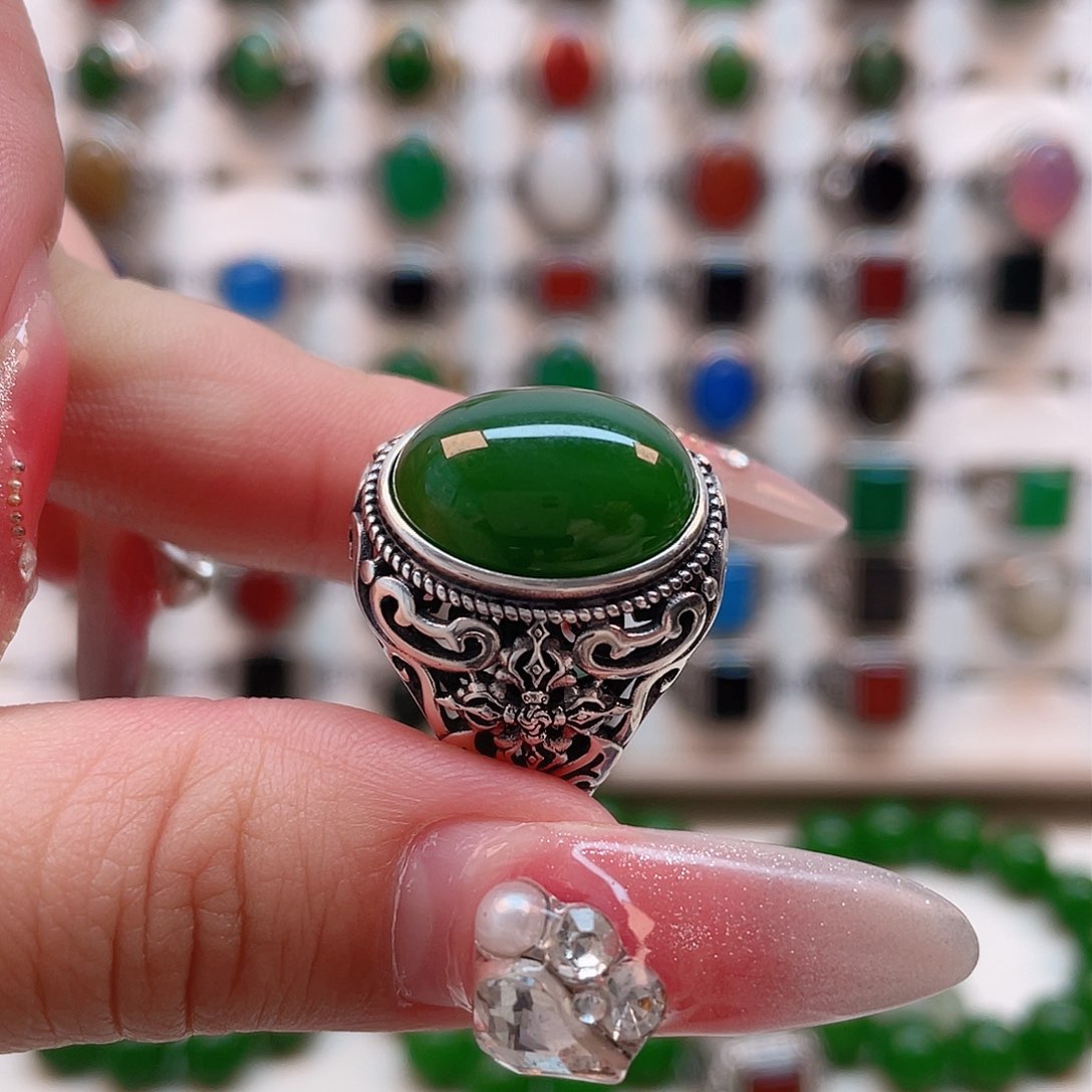 和田玉戒指银S925镶嵌黑****?