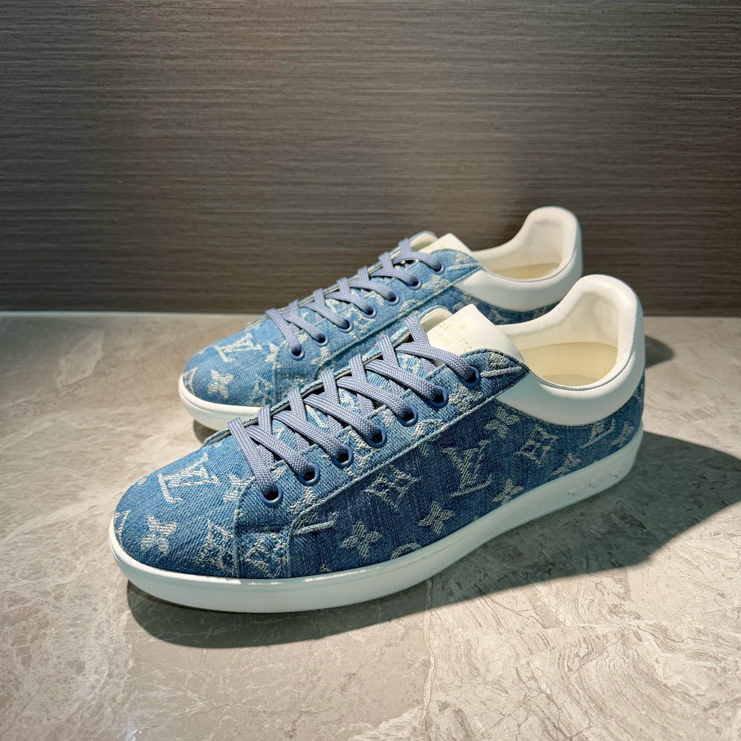 99新 LouisVuitton/路易威登 蓝色牛仔老花满印休闲时尚板鞋 41码