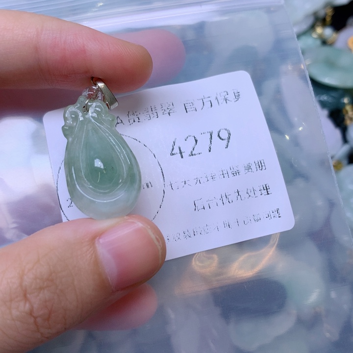 吊坠(不含链)未镶嵌翡翠