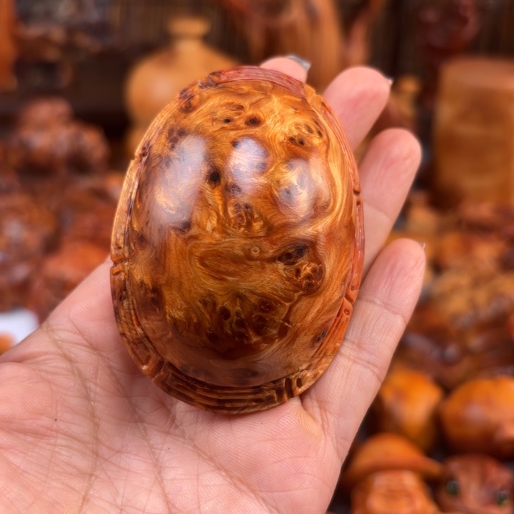 U***太行崖柏手把件的设计和制作