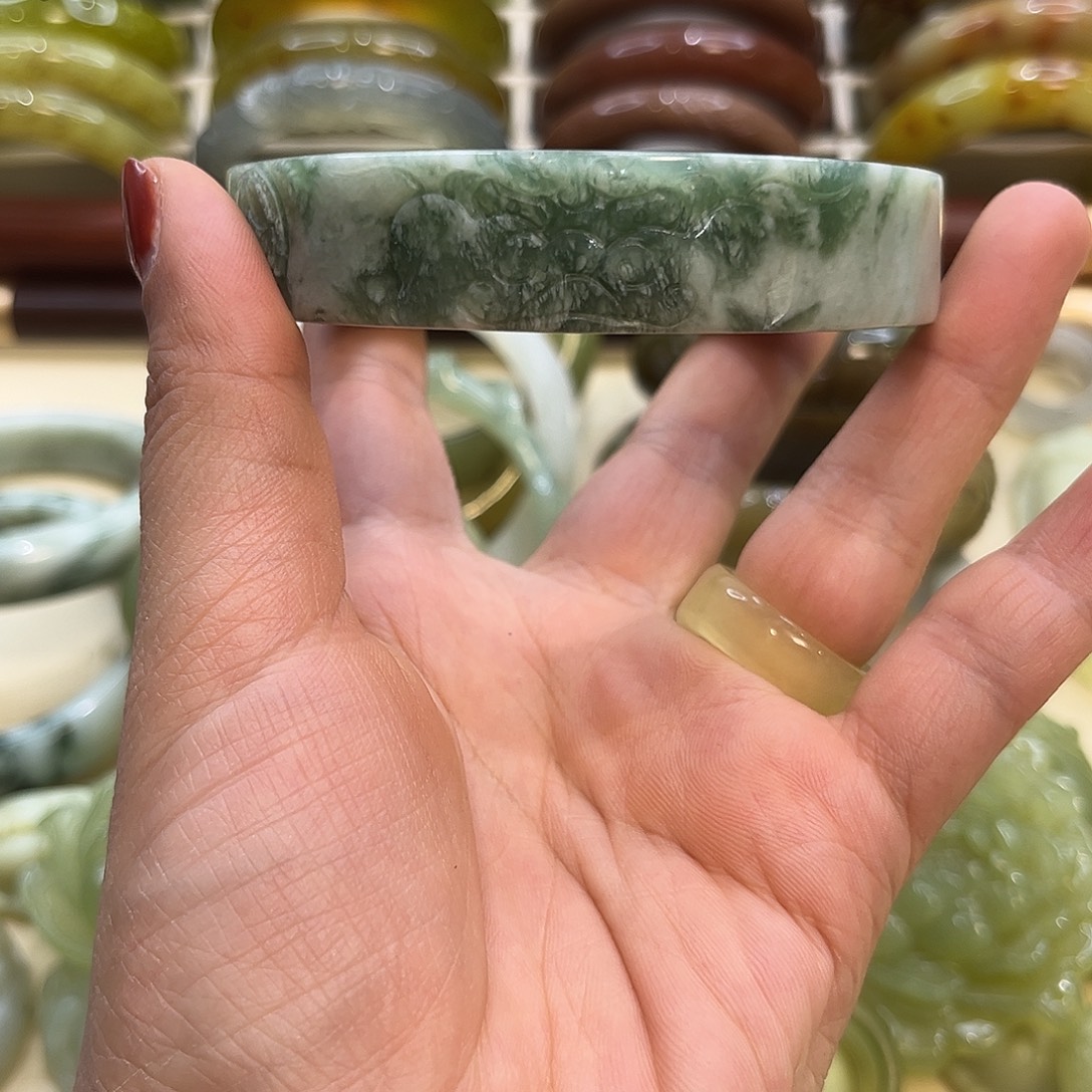 蛇纹石玉未镶嵌手镯2号60.6吞金兽
