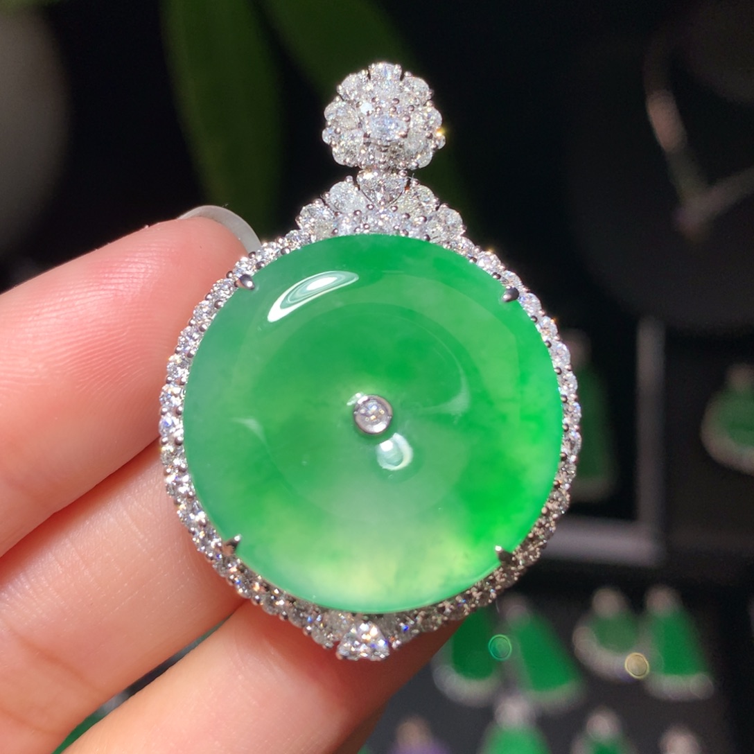 翡翠颈饰18K金镶嵌翡翠