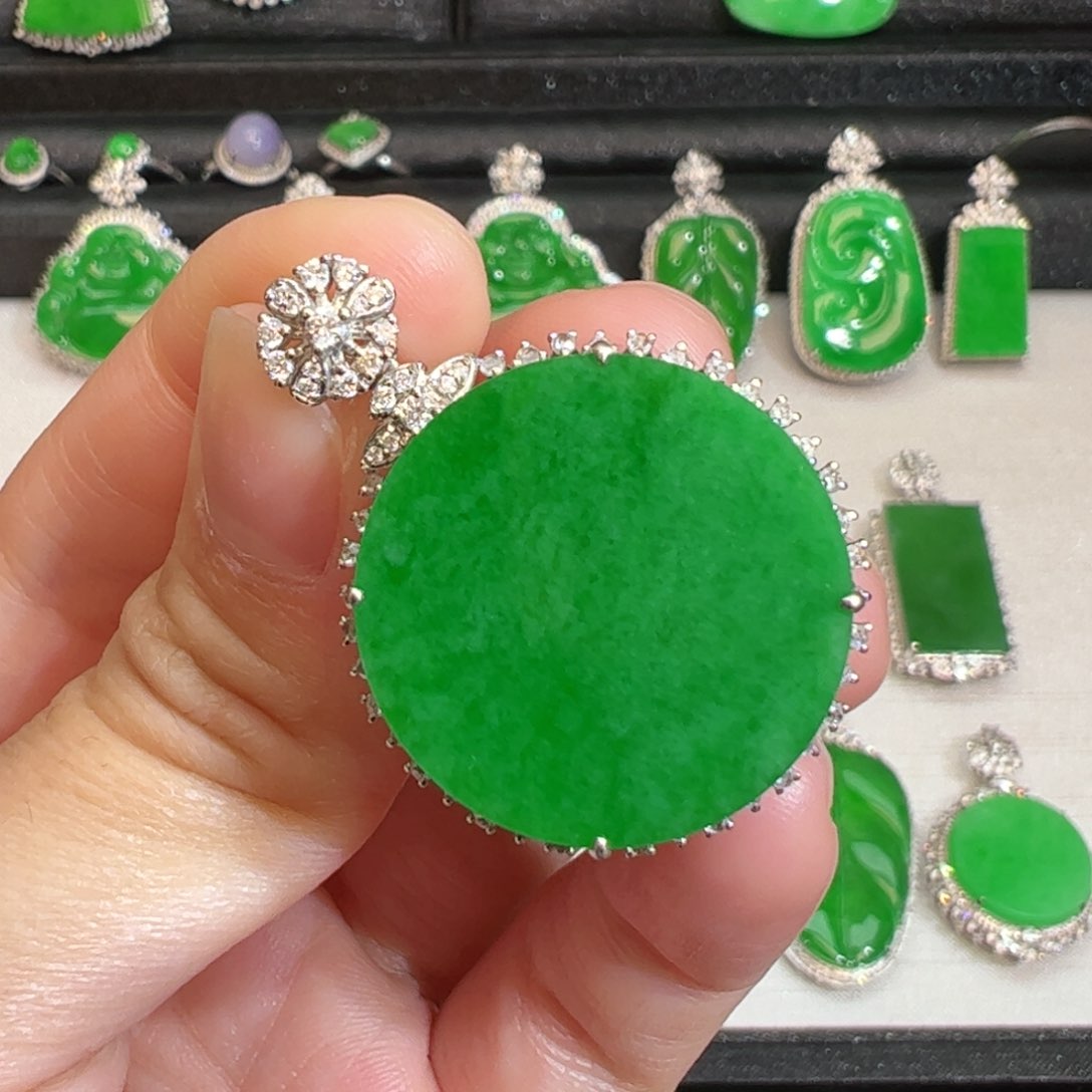 翡翠吊坠(不含链)18K金镶嵌