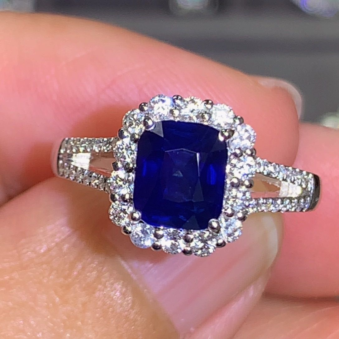 蓝宝石戒指18K金镶嵌