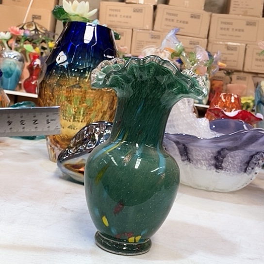 琉璃花瓶高16厘米口径5厘米