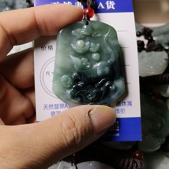 翡翠未镶嵌颈饰挂件