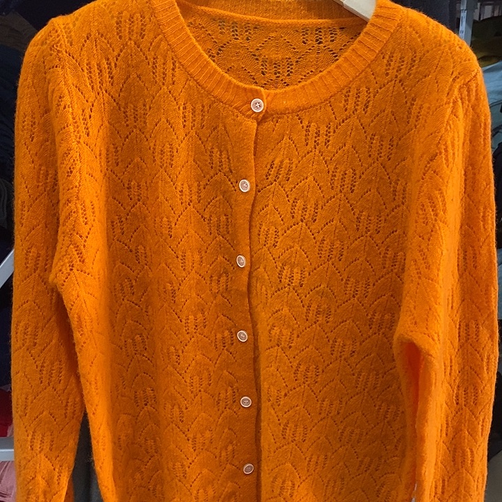 100%美丽诺羊毛凤尾花开衫颜色随机