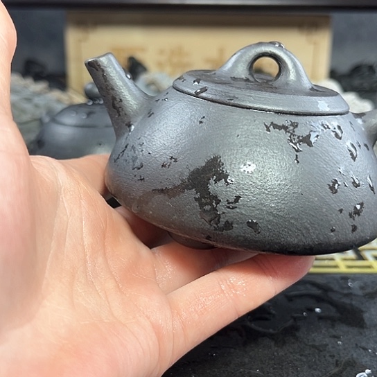 豆**逗安化冰碛岩石壶