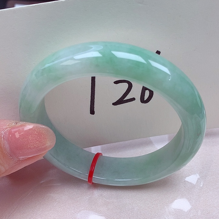 翡翠手镯未镶嵌翡翠