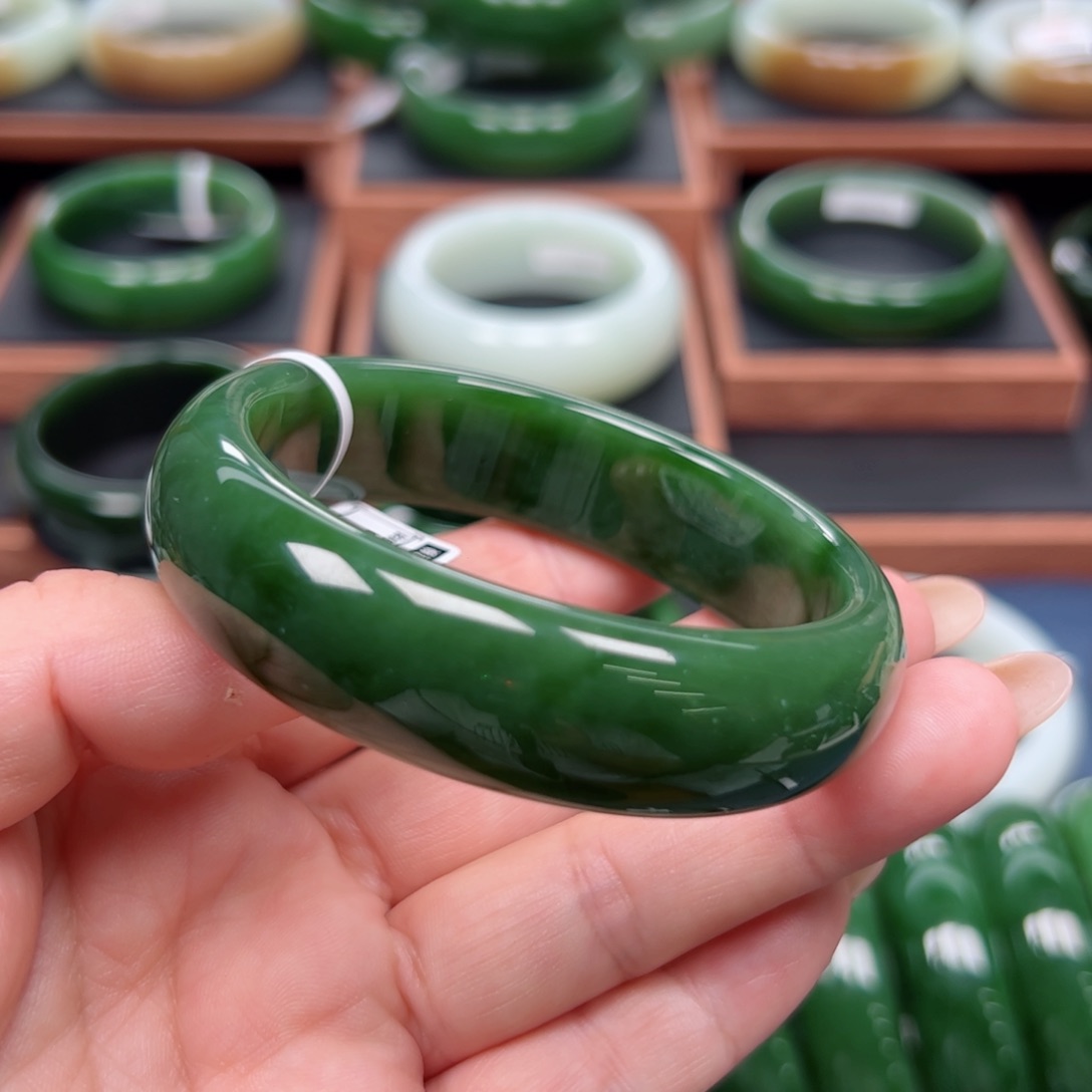 未镶嵌手镯和田玉（碧玉）色****王60圈口