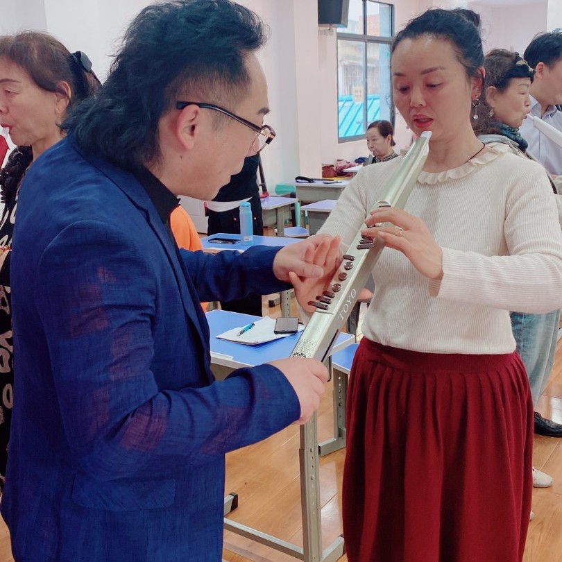 学习电吹管就来乐舞琴行面对面教学教会会茉莉花演奏