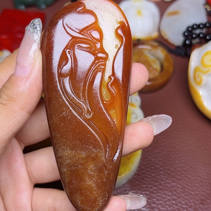 和田玉未镶嵌颈饰漂*