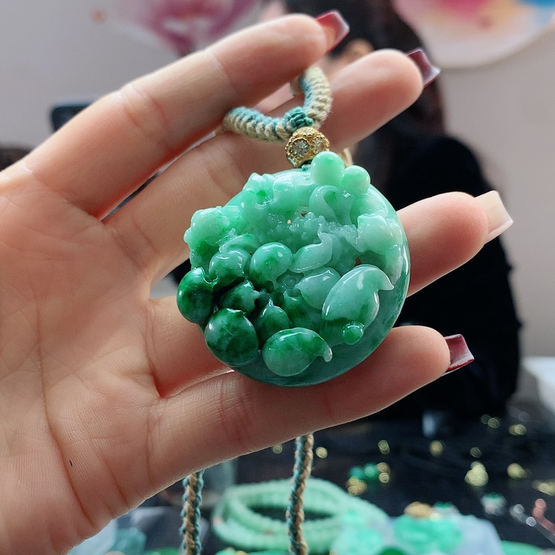 【闪购商品】翡翠吊坠(赠链)未镶嵌