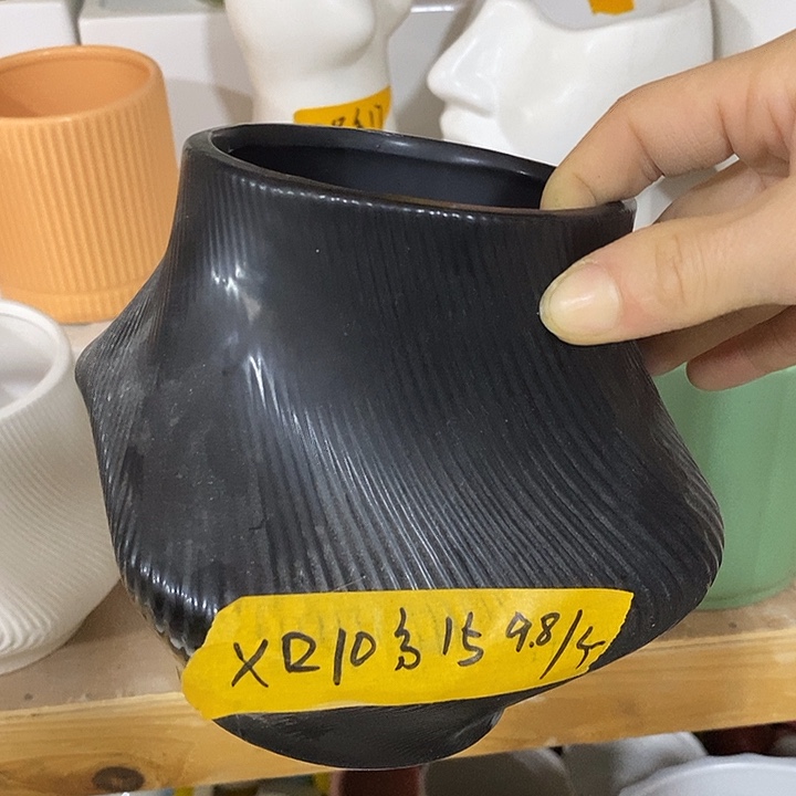 陶瓷花盆有孔 瑕疵介意勿拍 