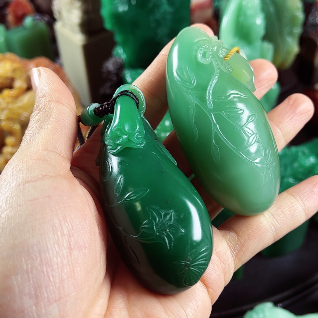 四川石赵**兄雅安绿名贵石材