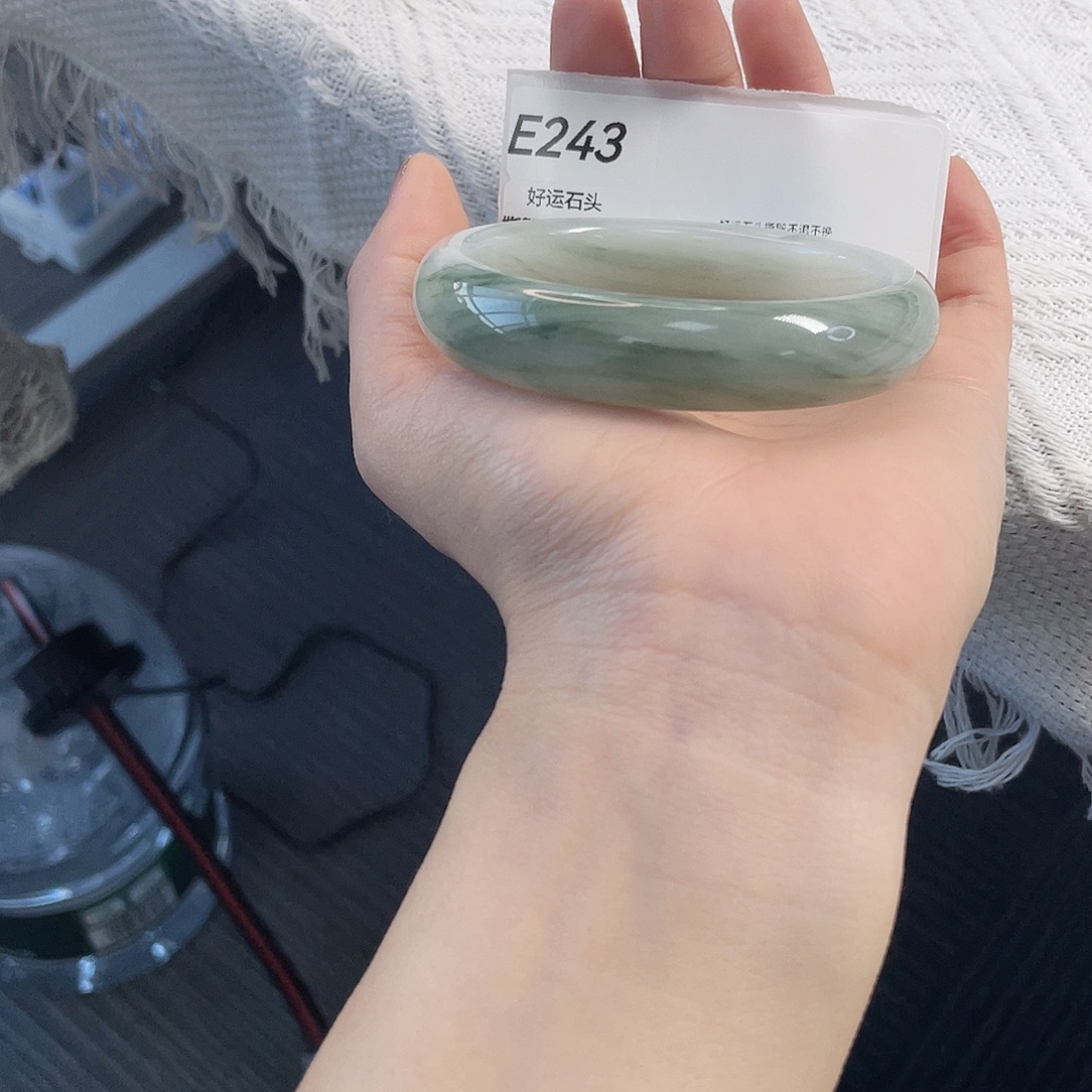 石英质玉未镶嵌手镯243