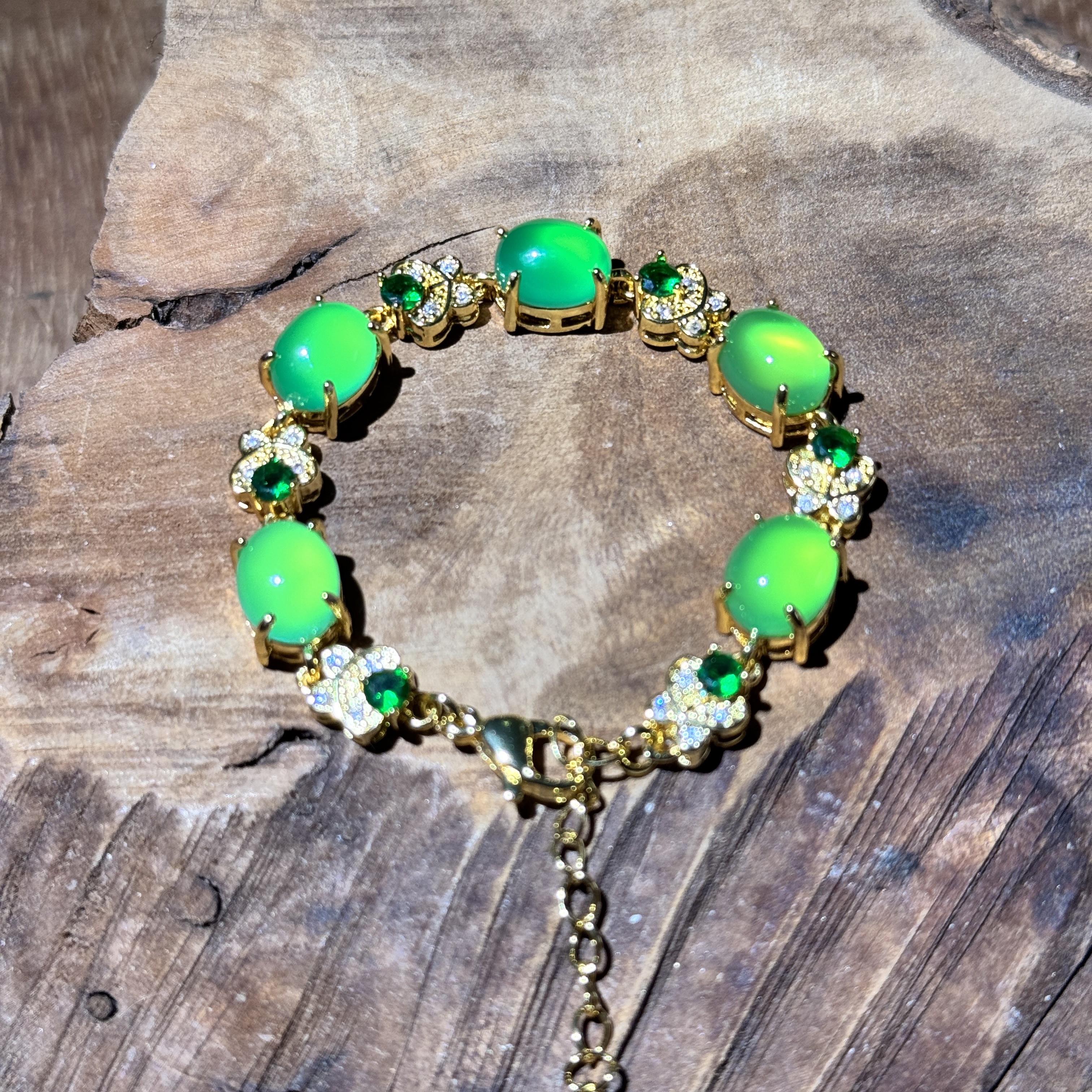 K469蝴蝶镶嵌蛋面手链（无礼盒）