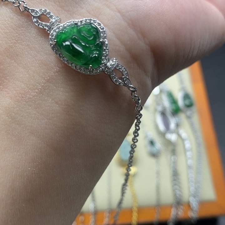 翡翠颈饰未镶嵌翡翠