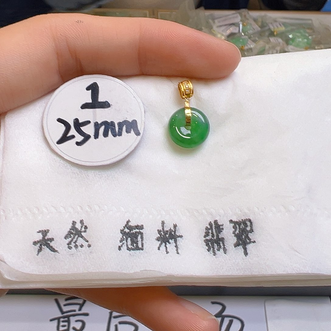 翡翠颈饰18K金镶嵌翡翠