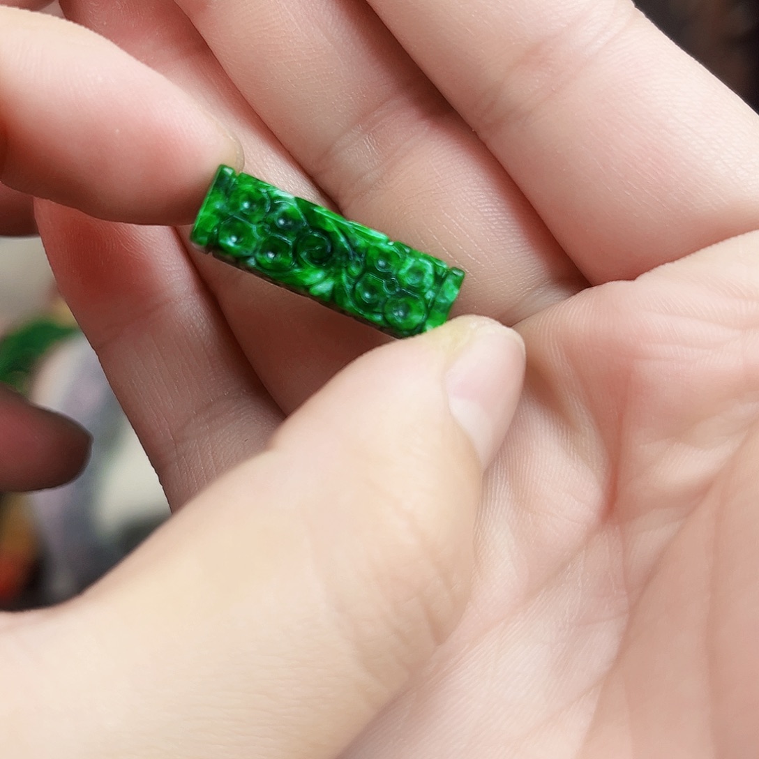 翡翠颈饰未镶嵌吊坠