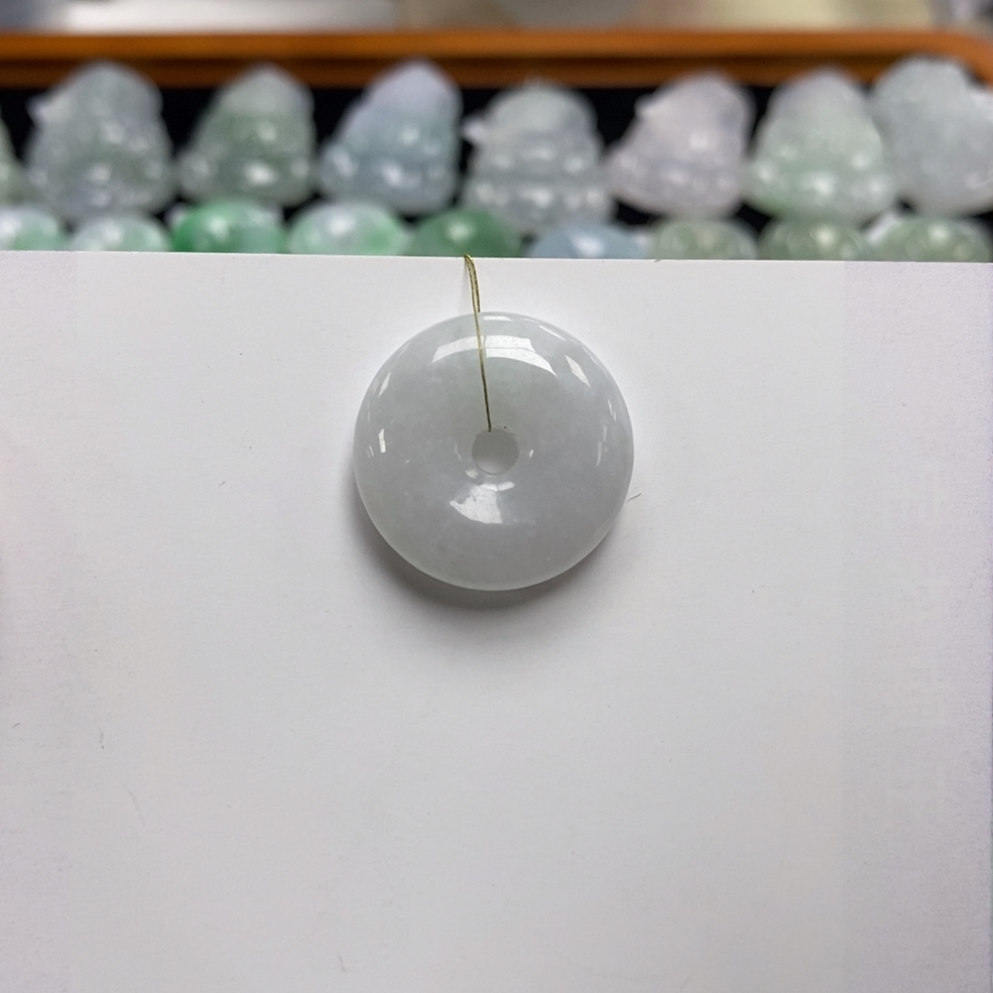 翡翠颈饰未镶嵌平安扣