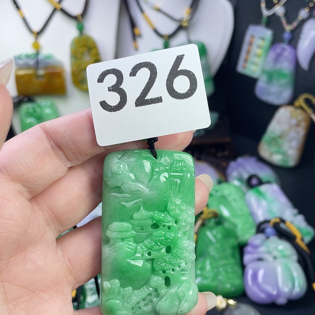 翡翠未镶嵌吊坠(赠链)