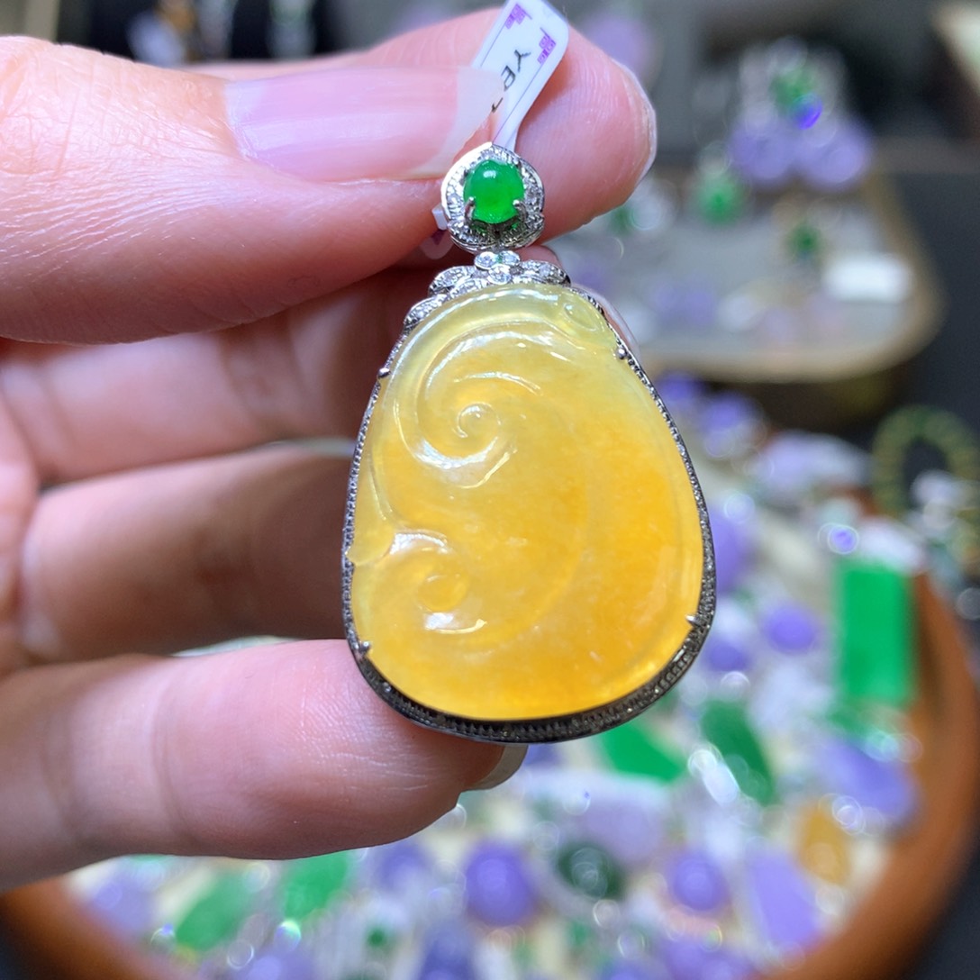 【闪购商品】翡翠颈饰18K金镶嵌翡翠吊坠项链