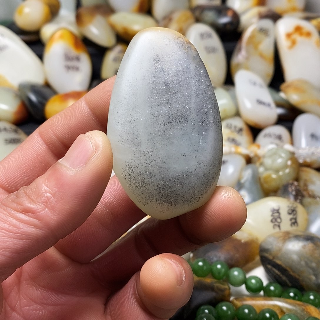 和田玉颈饰未镶嵌吊坠