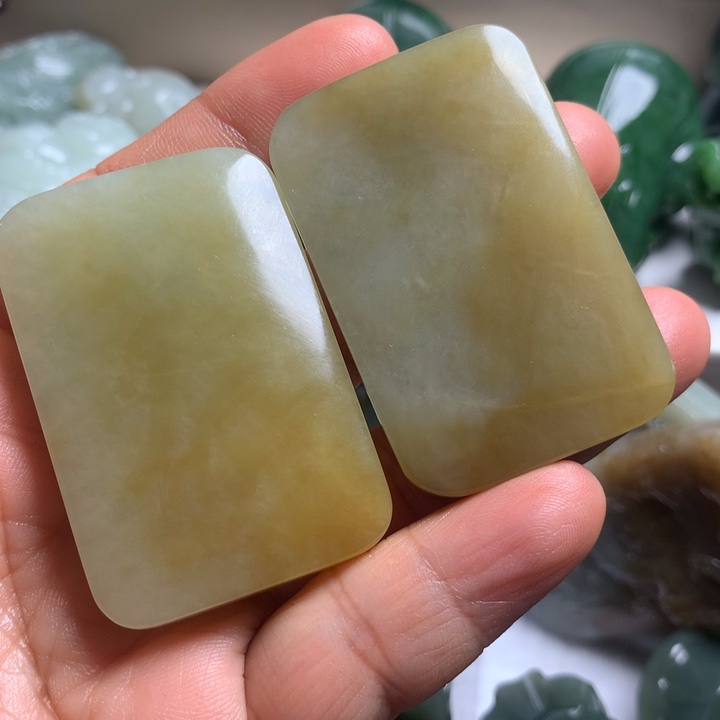 张***了和田玉未镶嵌颈饰