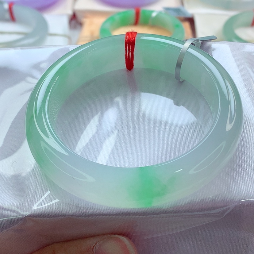 【闪购商品】翡翠手镯未镶嵌55宽边飘绿起胶细腻A