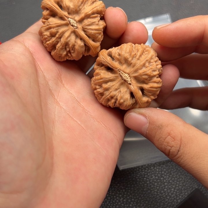 文玩核桃吊坠辣**蛆68号核桃