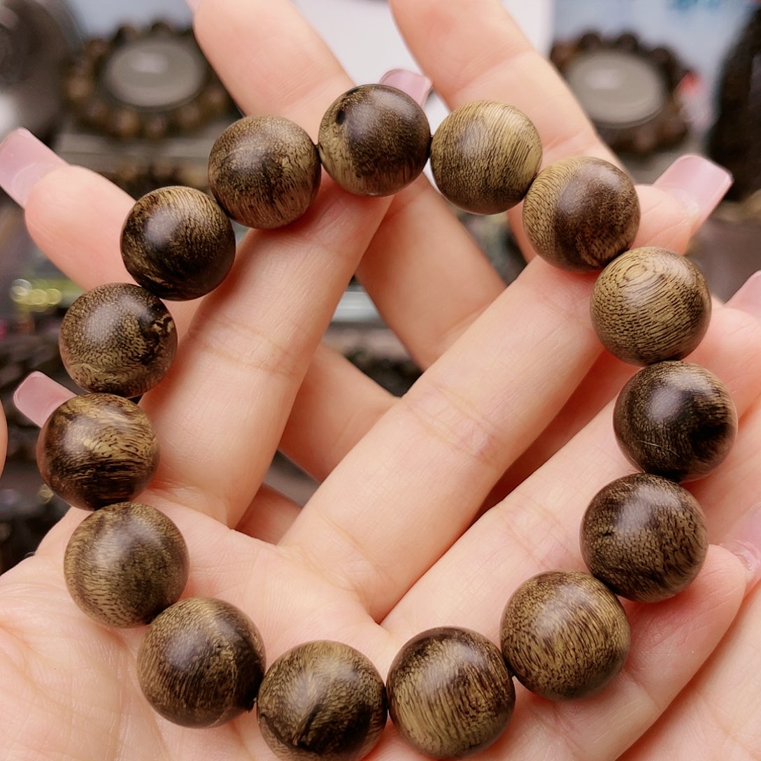 沉香手串彩**子越南芽庄老白棋玉化老料满留疤水波纹1.4