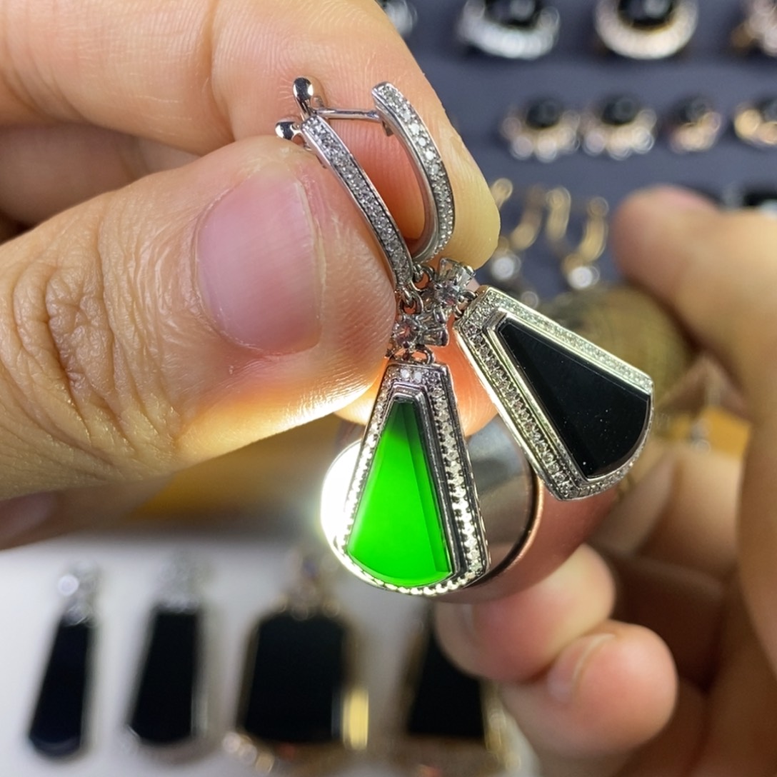 18K金镶嵌翡翠耳饰