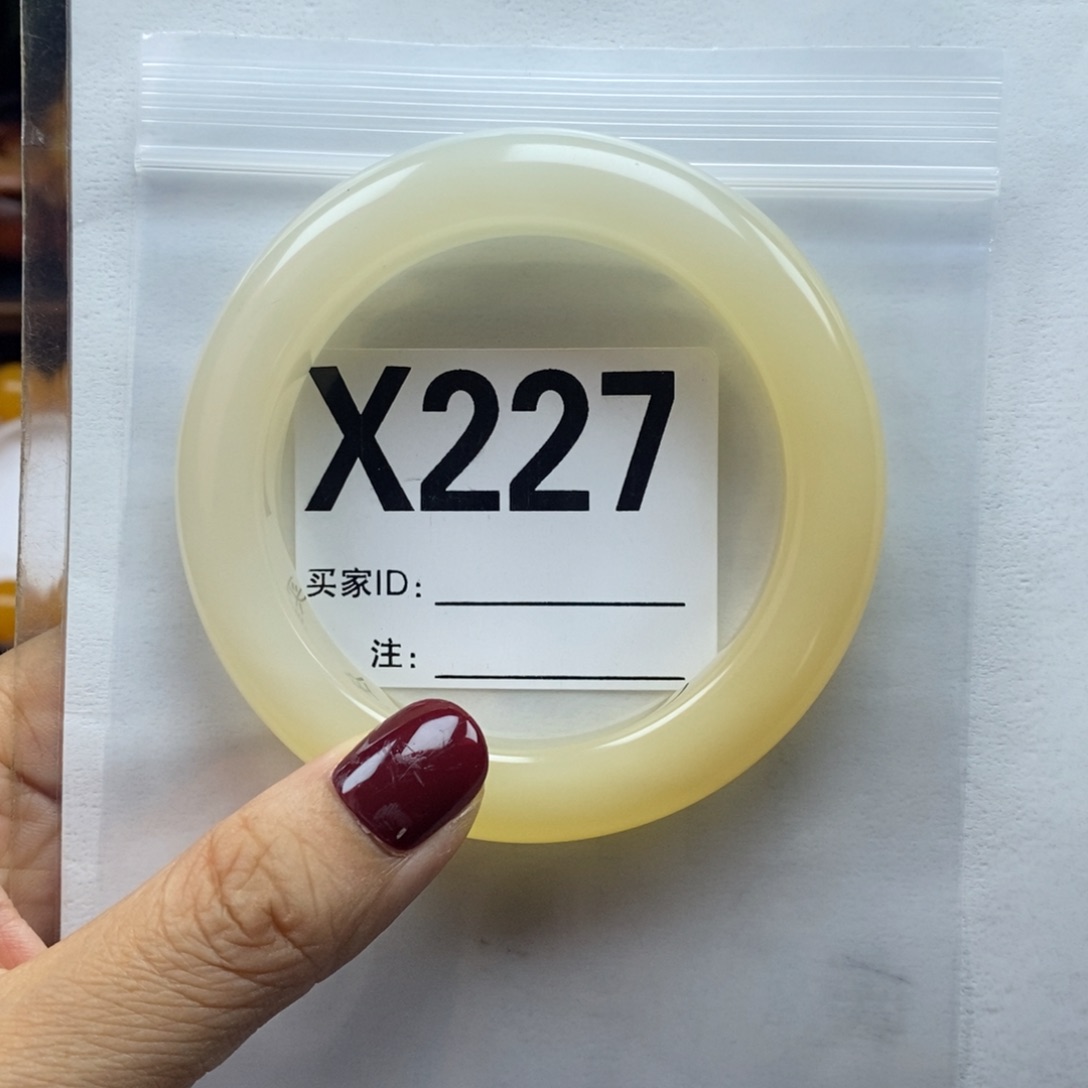 妖***精未镶嵌石英质玉（黄龙玉）手镯X227