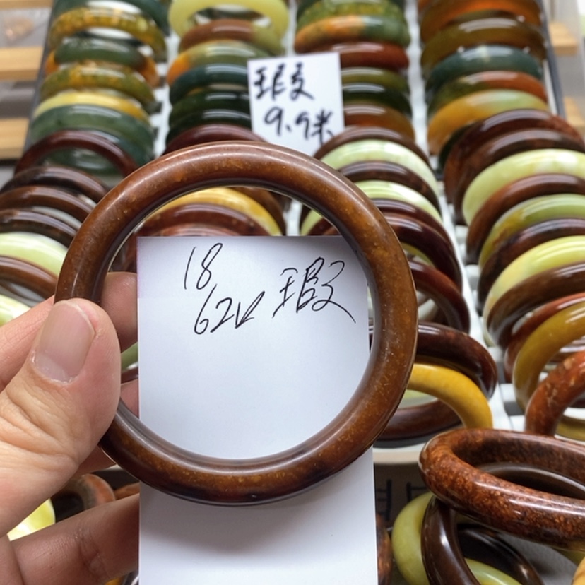 【闪购商品】蛇纹石玉手镯未镶嵌称****?