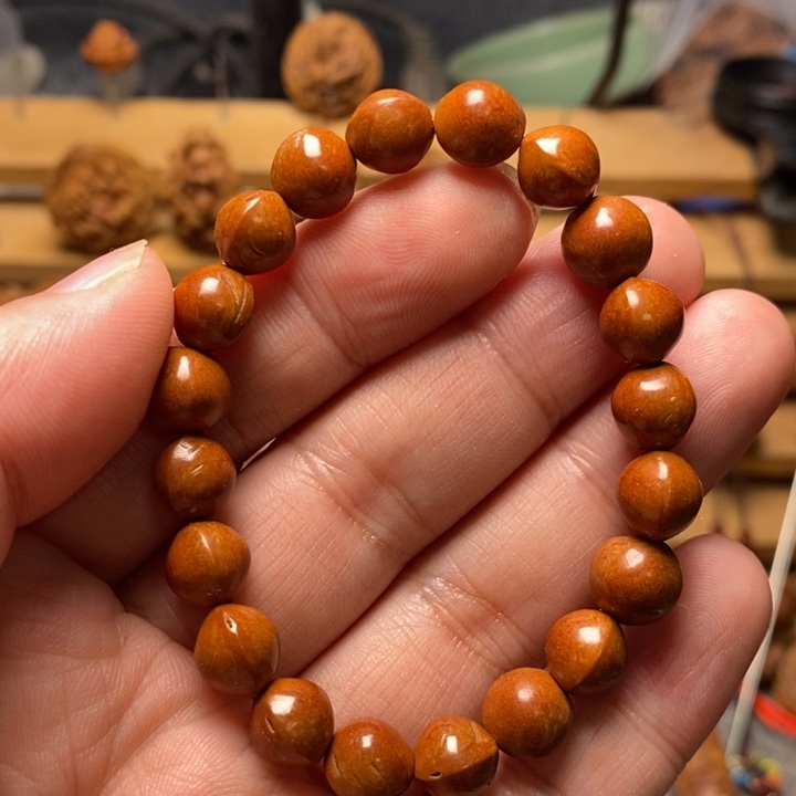 0.95桃核雕刻小素核手串