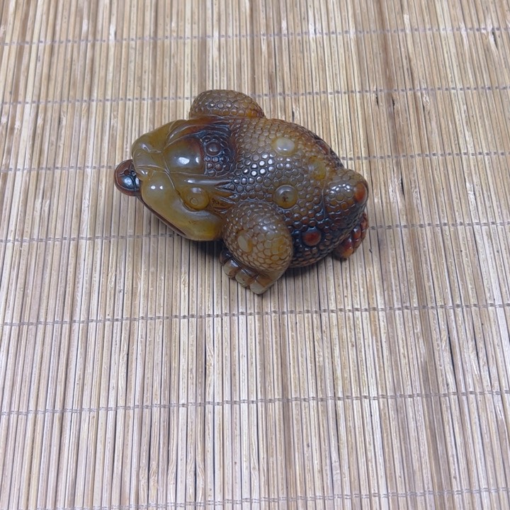 和田玉未镶嵌把件