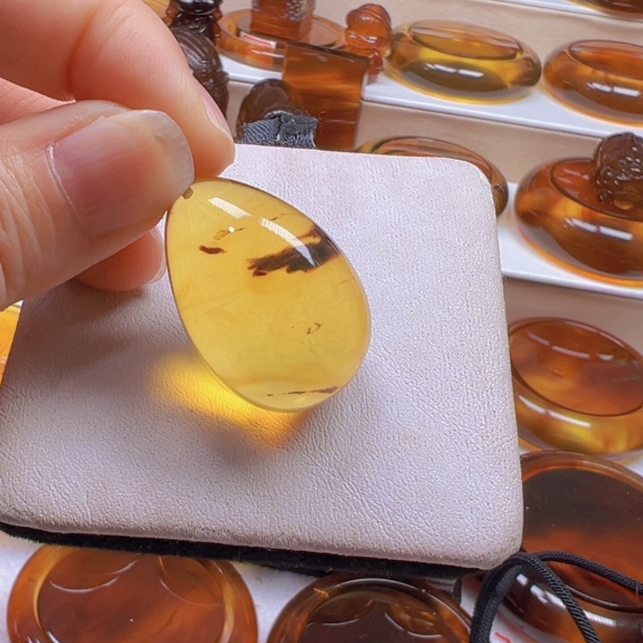 植物珀颈饰未镶嵌天然缅甸琥珀特色植物吊坠8.2克