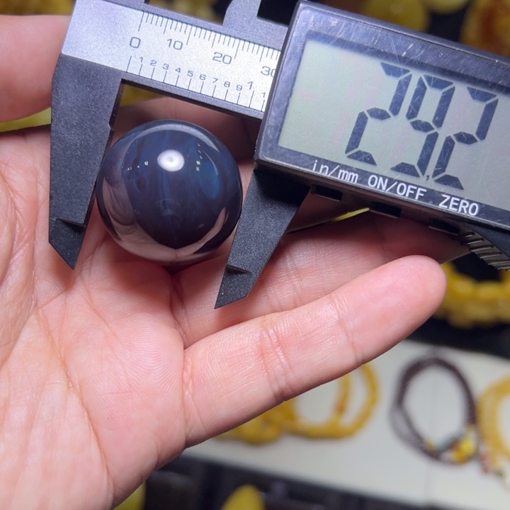 琥珀未镶嵌颈饰琥珀吊坠