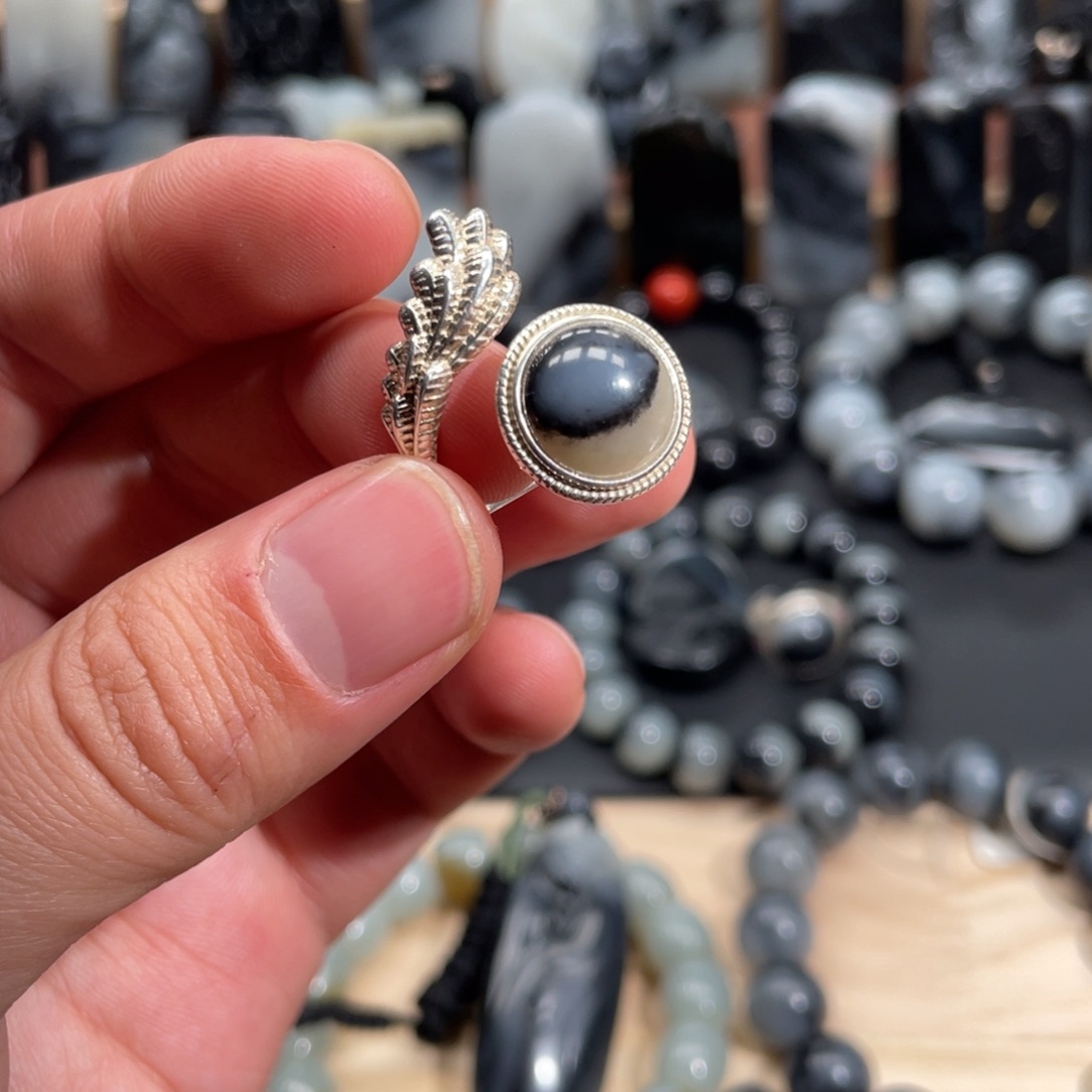 和田玉未镶嵌手串