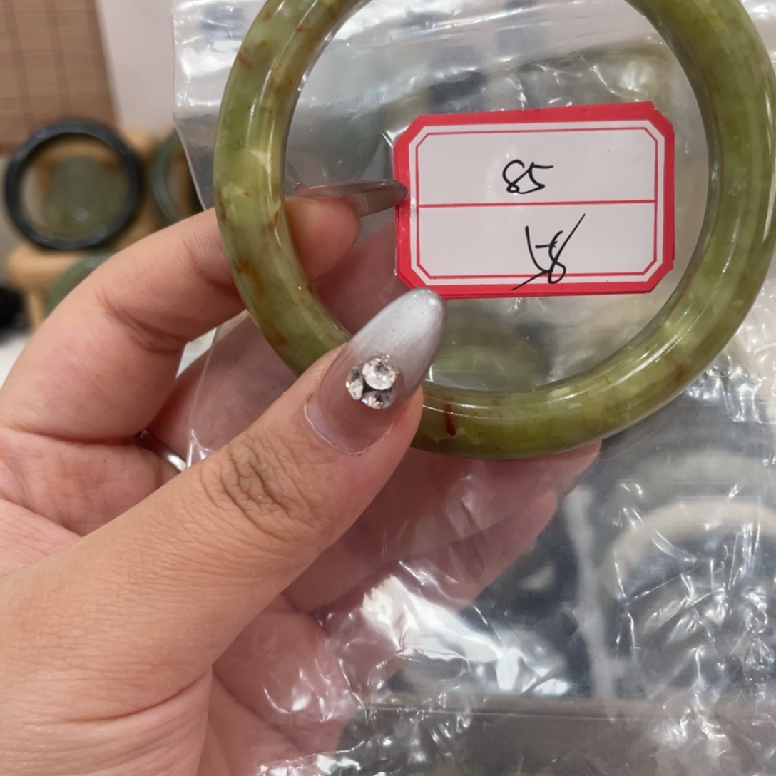 蛇纹石玉手镯未镶嵌