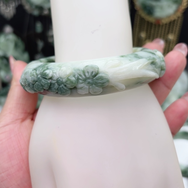 丑***乖透闪石-蛇纹石玉未镶嵌手镯