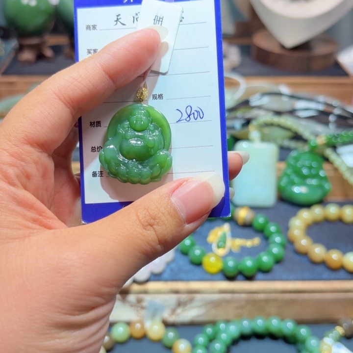 和田玉18K金镶嵌颈饰