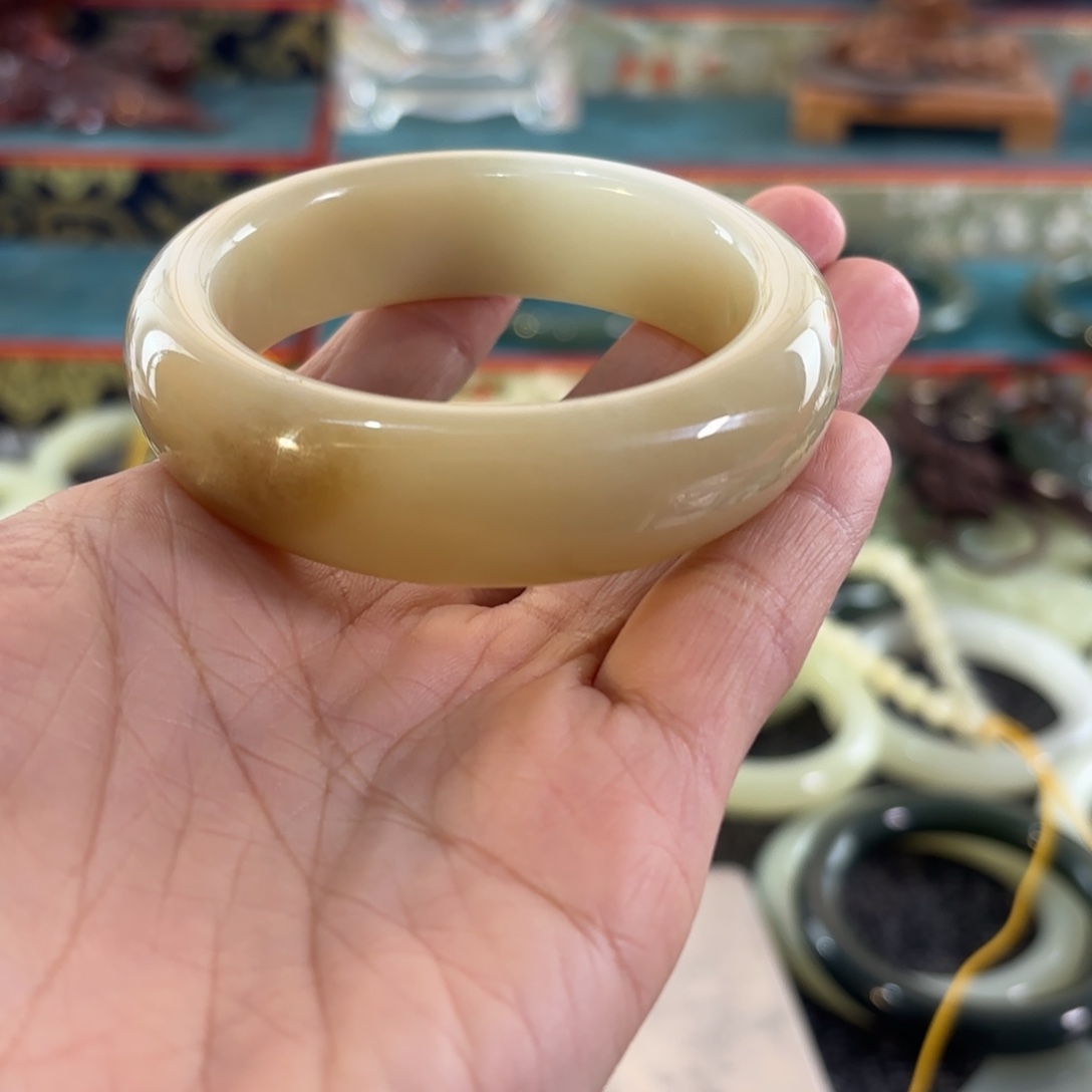 和田玉（糖玉）未镶嵌手镯