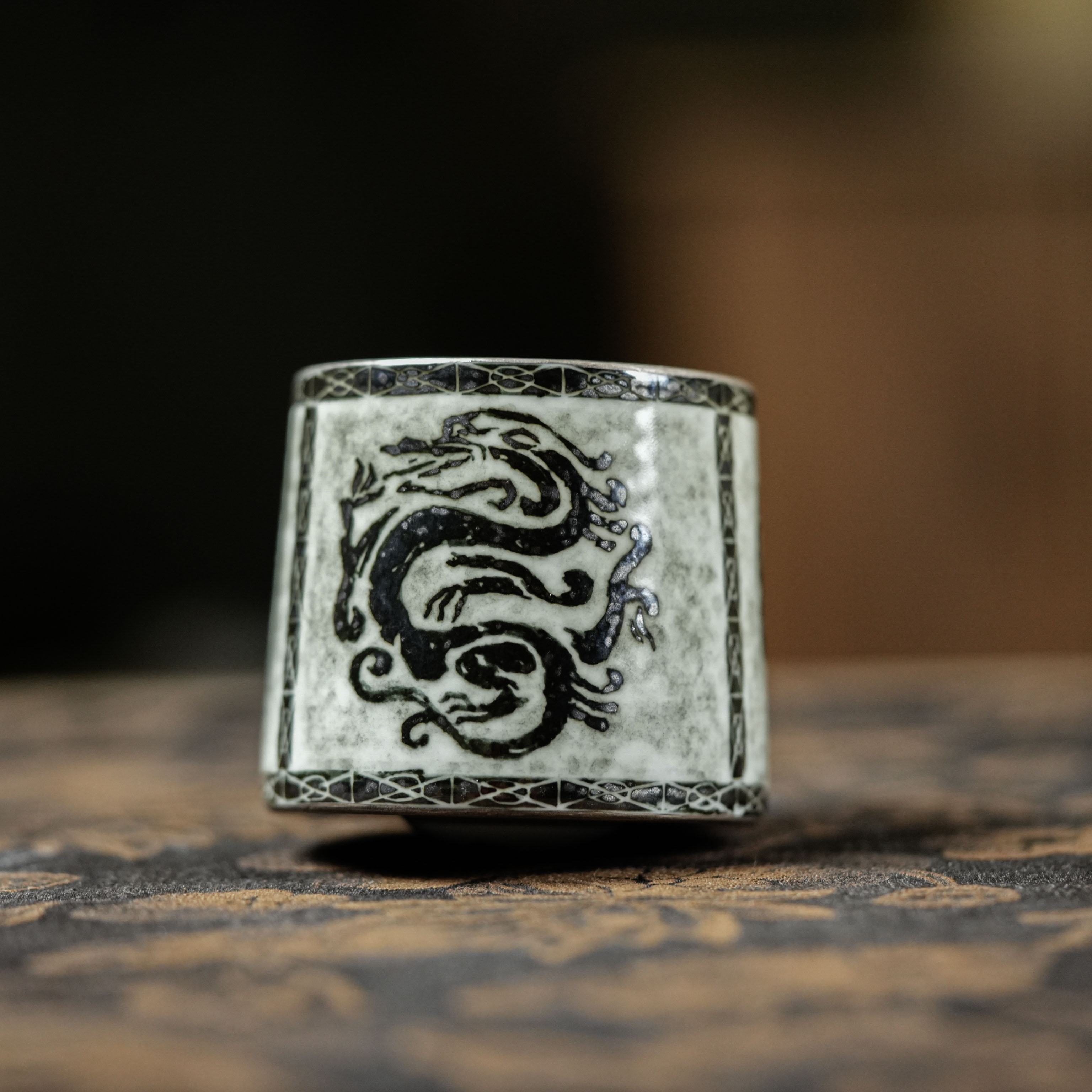 【见珊】一拓天成墨拓瓦当青龙威士忌杯（yttc423）