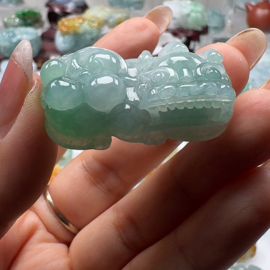 翡翠未镶嵌挂件貔貅