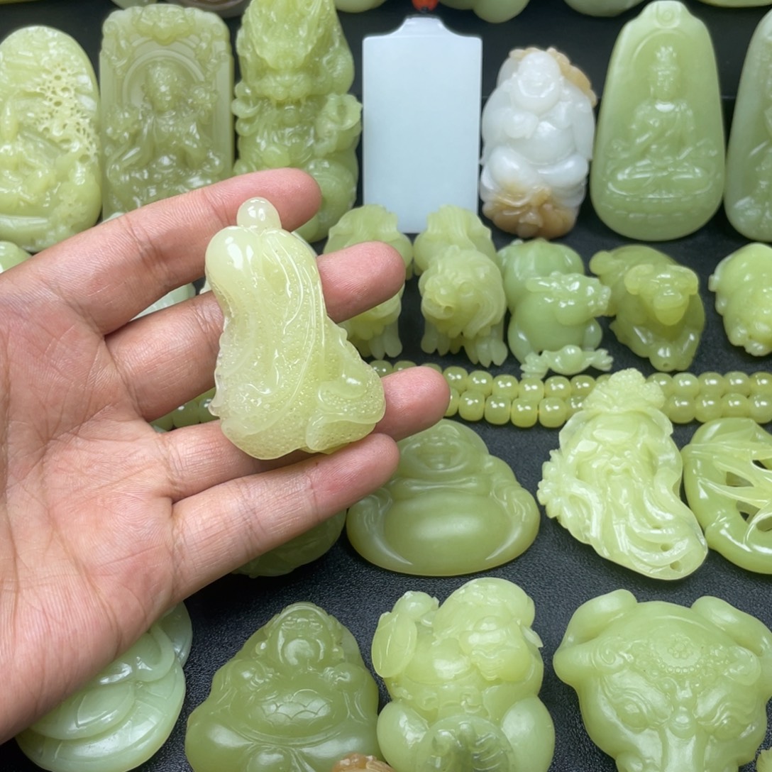 和田玉（黄玉）未镶嵌颈饰