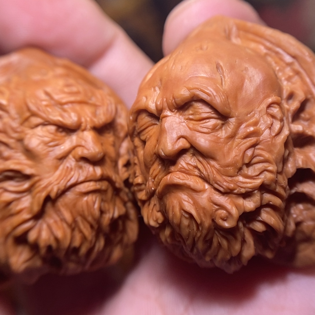 云***鹤文玩核桃把件纯手工雕刻佛道