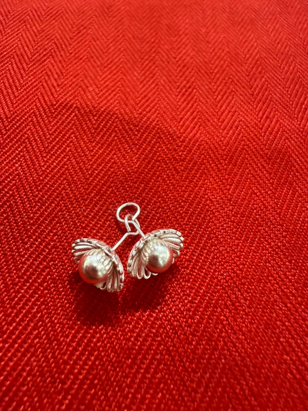非金属仿珍珠耳饰 花花耳钉银色饰品简单好看